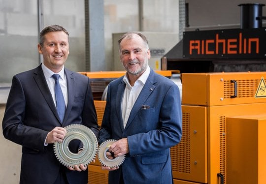 Christian Grosspointner will take over the management of AICHELIN Group from Peter Schobesberger, who will retire in summer 2022 (from left to right).